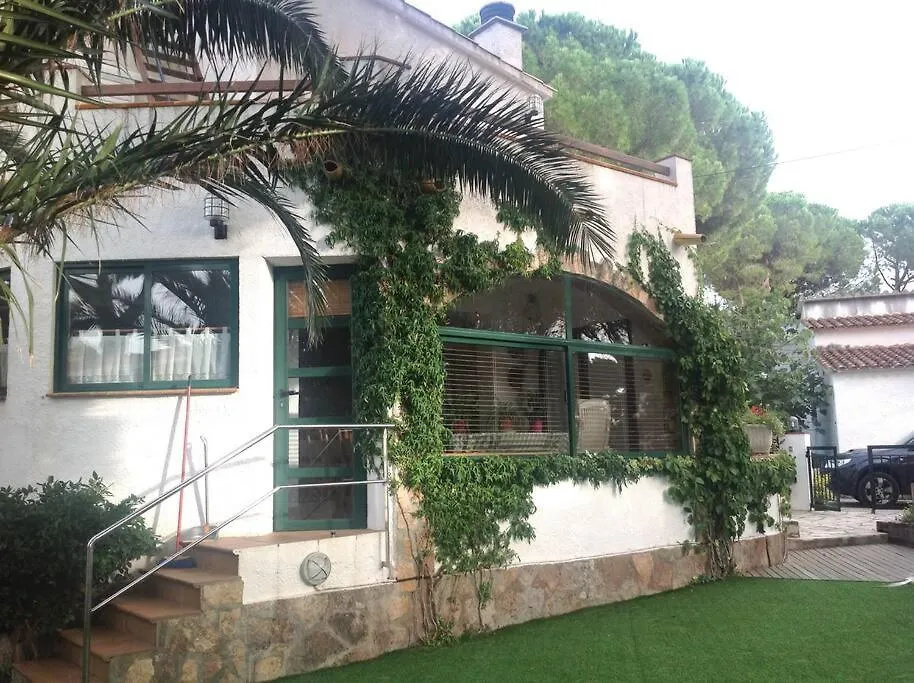 Casa A L'Escala Amb Jardi I Piscina Privada. Villa Spain